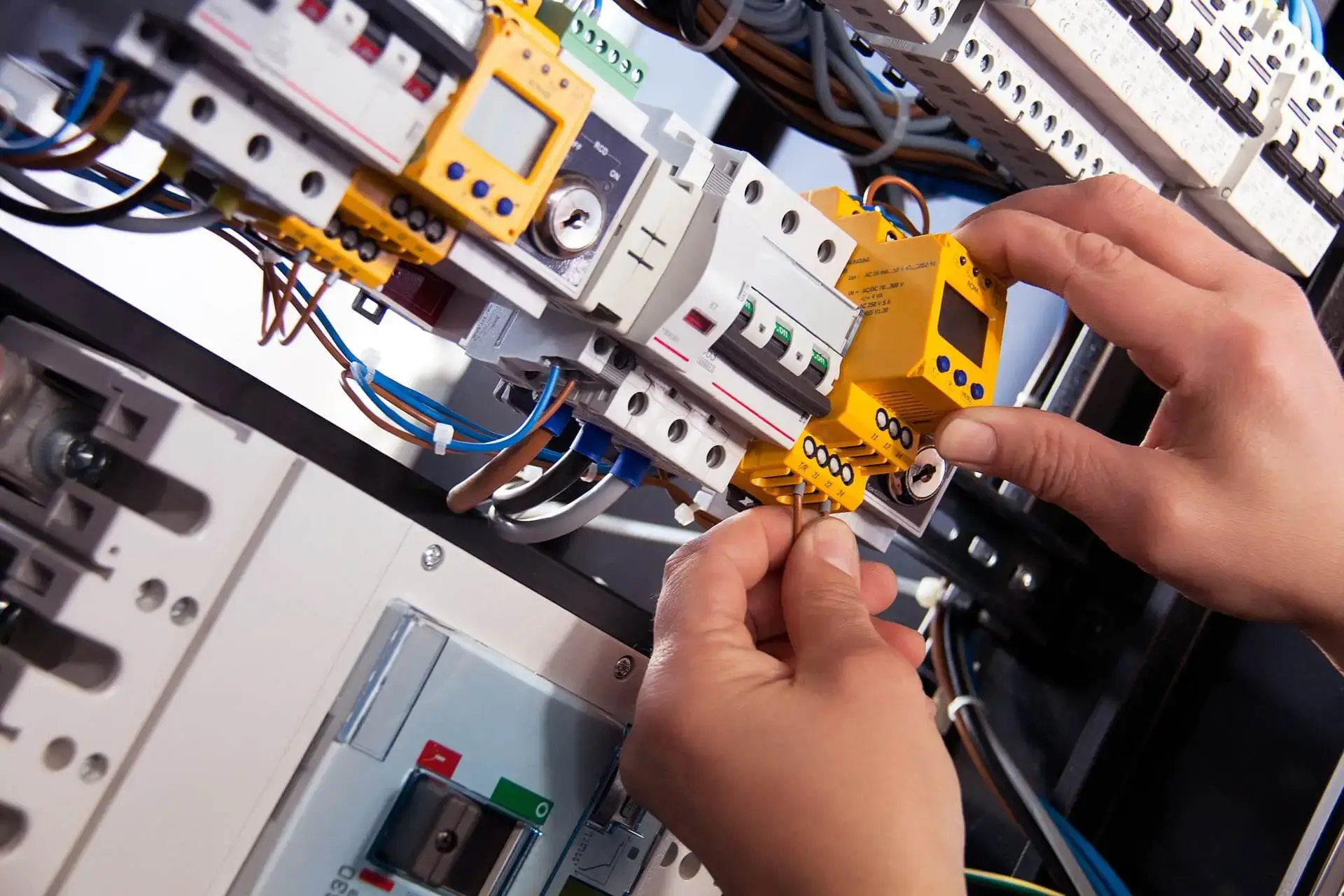 Certified electricians in Hillingdon
